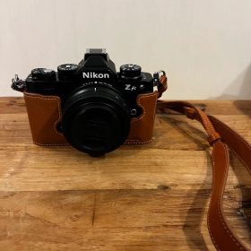 新品同様Nikon zfc 16-50VRズームレンズ付き