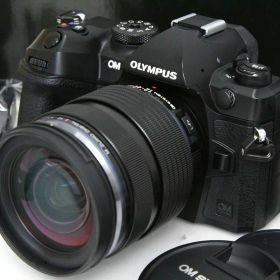 【中古】【良品】OMシステム OM SYSTEM OM-1 12-40mm F2.8 PRO II キット CA01-R7359-2K3 OM SYSTEM ミラーレス一眼 マイクロフォーサーズ レンズキット F2.8 PRO 手ブレ補正 高速AF 防塵防滴 高画質