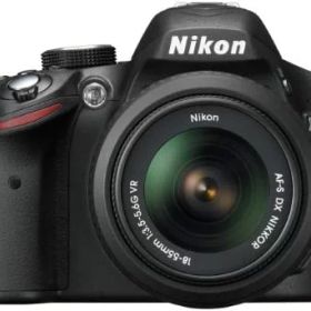 【中古】Nikon D3200 24.2 MP ブラック CMOS デジタル一眼レフ 18-55mm f/3.5-5.6 オートフォーカス-S DX VR NIKKOR ズームレンズ (ブラック) (旧モデル) カメラ 中古 人気 おすすめ 高画質