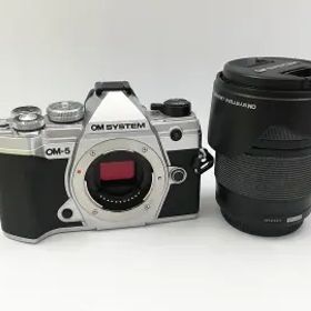 OM SYSTEM OM SYSTEM OM-5 14-150mm II レンズキット シルバー