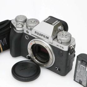 【中古】【美品】富士フイルム FUJIFILM X-T5 ボディ [シルバー] CA01-D1027-4B3A Xマウント APS-C 5軸手ブレ補正 EVF 中古