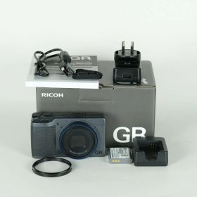 [良品 | シャッター数820回] RICOH GR IIIx Urban Edition | コンパクトデジタルカメラ