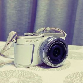 OLYMPUS PEN E-PL9 ミラーレス一眼 シルバー(美品・ハコなし)