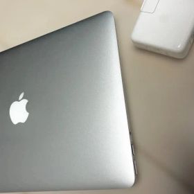 MacBook Air 2017年 13インチ、バッテリー状態は正常、