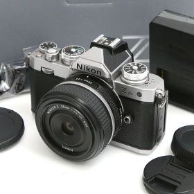 【中古】【良品】ニコン Z fc 28mm f/2.8 Special Edition キット CA01-B7423-2S1 Nikon Zマウント APS-C EVF 単焦点 レンズ付き セット 中古