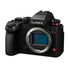 【今なら5年延長保証加入が無料】【Panasonic】DC-S1M2ES パナソニック デジタル一眼カメラ ボディ LUMIX ルミックス ブラック スマホアプリ対応 【約2420万画素】