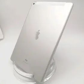 【中古】Apple docomo 【SIMロック解除済み】 iPad（第8世代/2020） 32GB シルバー MYMJ2J/A【ECセンター】保証期間１ヶ月【ランクA】