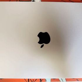 MacBook Pro M5 / USキーボード/ 充放電6回 /画面フィルム付