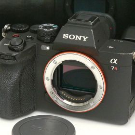 【中古】【お買い得品】ソニー α7R V ILCE-7RM5 ボディ CA01-R7565-2Q5 SONY Eマウント フルサイズ 5軸手ブレ補正 EVF 中古