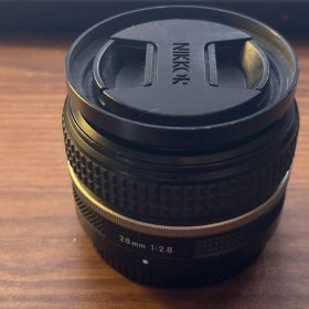 NIKKOR Z 28mm f/2.8 SE レンズ+フード