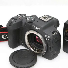 【中古】【美品】キヤノン EOS R7 ボディ CA01-D1263-3V1C Canon RFマウント APS-C 5軸手ブレ補正 EVF 中古