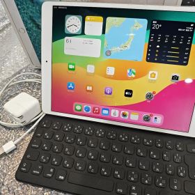 【美品】iPad Pro 10.5 64GB＋純正キーボード＋充電器＋ケーブル